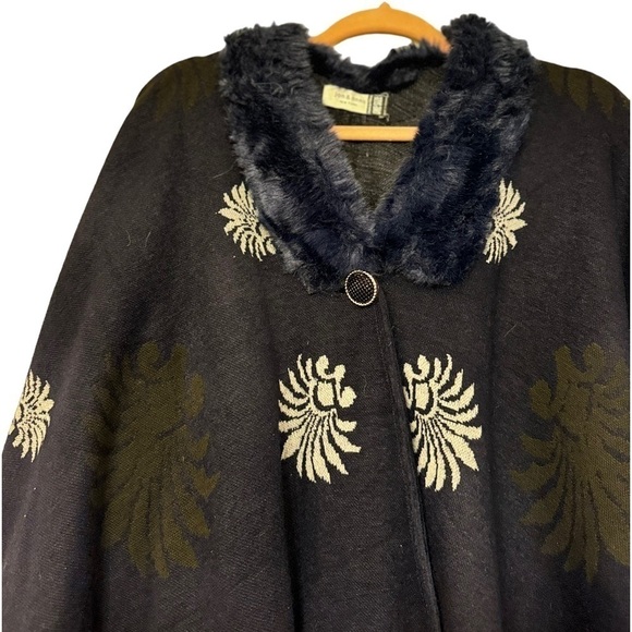 Jon & Anna Navy Blue Cape/ W faux Fur Collar - Picture 3 of 8